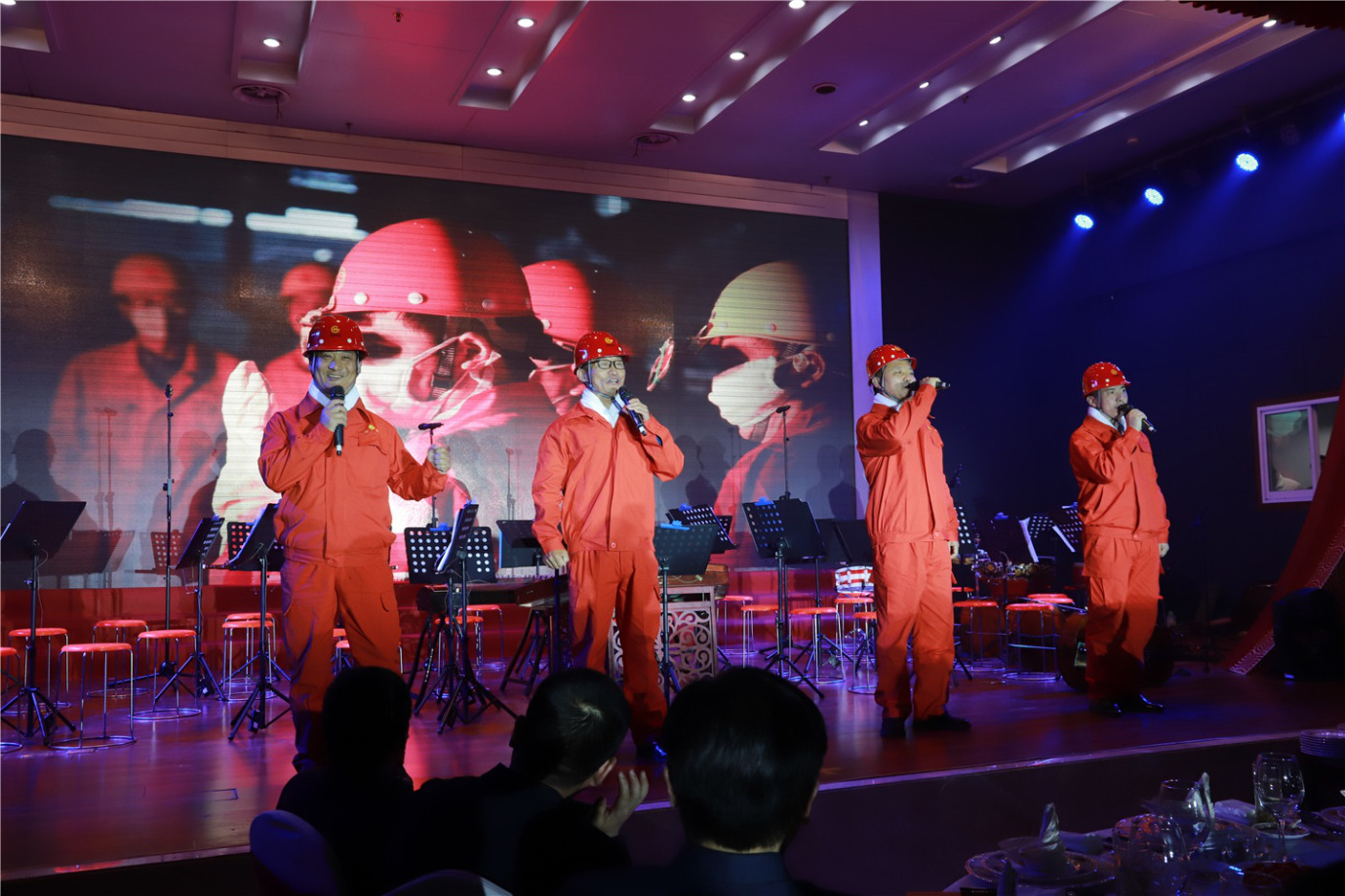 砥礪前行  再譜華章  淮鋼隆重召開(kāi)建廠五十周年慶祝大會(huì)