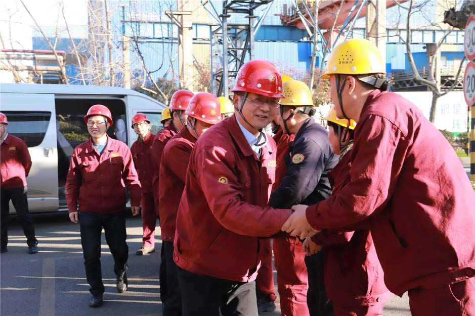 公司總經(jīng)理蔣建平率隊(duì)慰問一線員工