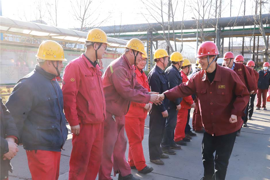 公司總經(jīng)理蔣建平率隊(duì)慰問一線員工