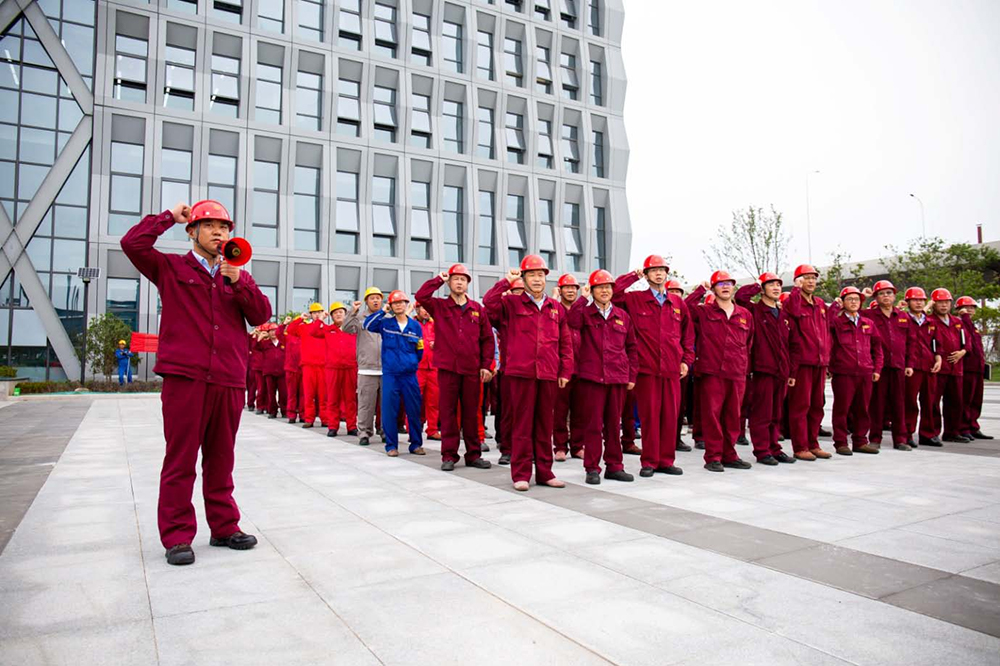 遵守安全生產(chǎn)法 當好第一責任人   淮鋼隆重舉行“萬企作宣誓 全員筑安全”活動