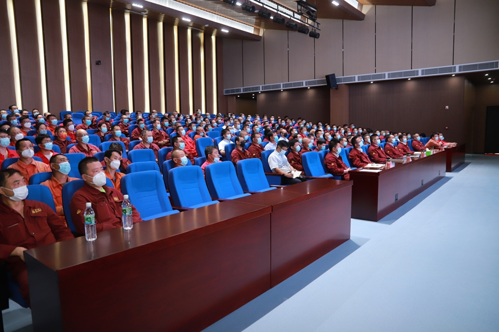 淮鋼公司開展“禮贊新時代  追夢復(fù)興路”主題黨課活動