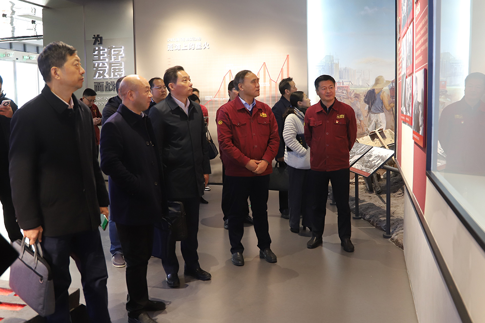 走進(jìn)企業(yè)  貼心服務(wù)  市工信局黨組中心組學(xué)習(xí)會(huì)在淮鋼召開(kāi)