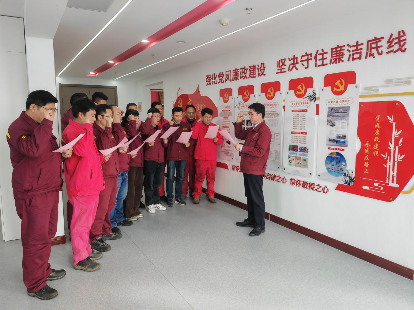 清風(fēng)正氣伴我行  勤政廉政筑忠誠 公司開展“新任及晉升干部代表勤政廉政宣誓”活動